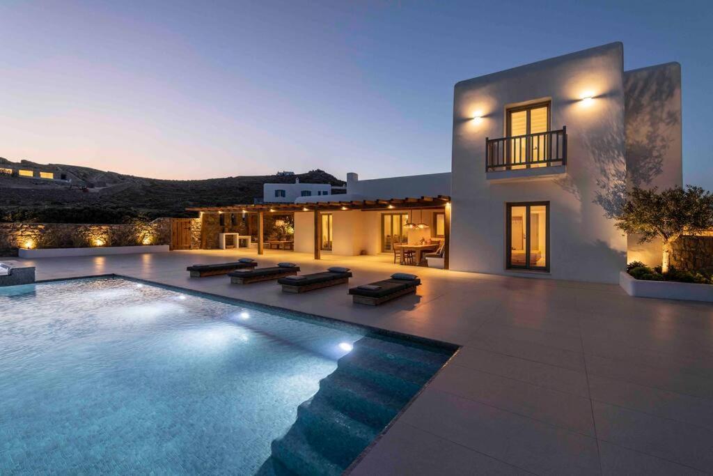 Villa Stephanie With Heated Pool, By Red Windmill Villas Mykonos Town Exterior photo